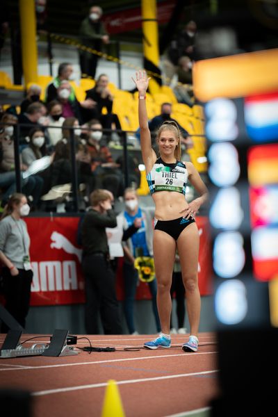 Luna Thiel (VfL Eintracht Hannover) am 400m Start am 12.02.2022 beim PSD Bank Indoor Meeting in der Helmut-Körnig-Halle in Dortmund