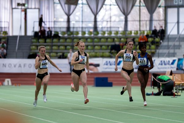 Jule Wachtendorf (SV Nordenham), Tara Aykit (Neckarsulmer Sport-Union), Marlene Koerner (SV Halle), Millicent Mensah (LAC Quelle Fuerth) im 60m Vorlauf am 19.02.2022 waehrend der Deutsche Jugend-Hallenmeisterschaften U20 im Glaspalast in Sindelfingen