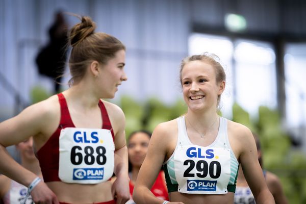 Nele Jaworski (VfL Wolfsburg) und Charlotte Waldkirch (VfL Eintracht Hannover) am 19.02.2022 waehrend der Deutsche Jugend-Hallenmeisterschaften U20 im Glaspalast in Sindelfingen