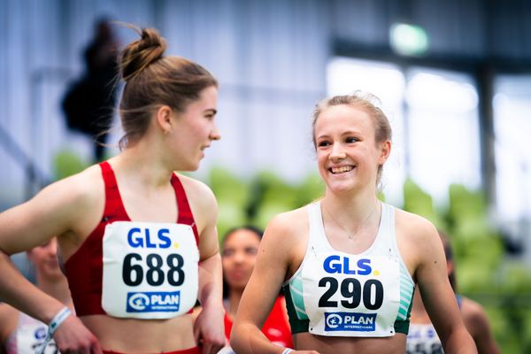 Nele Jaworski (VfL Wolfsburg) und Charlotte Waldkirch (VfL Eintracht Hannover) am 19.02.2022 waehrend der Deutsche Jugend-Hallenmeisterschaften U20 im Glaspalast in Sindelfingen