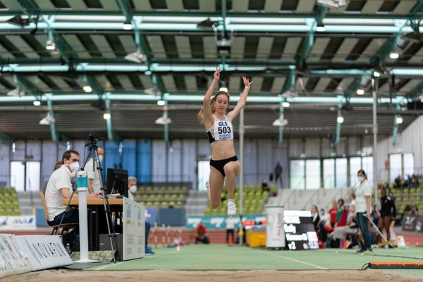 Emily Pischke (Hannover 96) im Dreisprung am 19.02.2022 waehrend der Deutsche Jugend-Hallenmeisterschaften U20 im Glaspalast in Sindelfingen