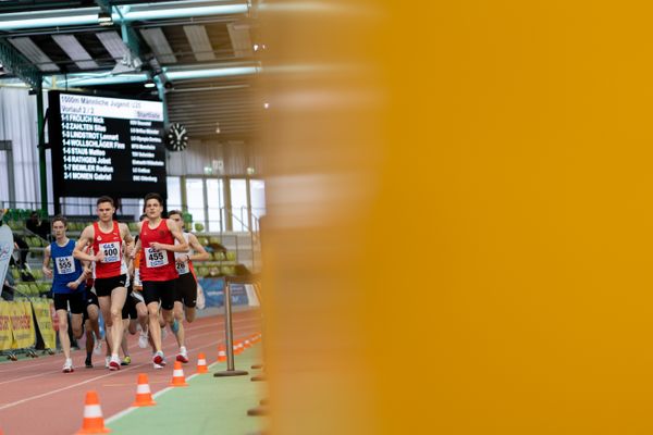 Anton Saar (Turbine Halle), Lennart Lindstrot (LG Olympia Dortmund), Gabriel Monien (DSC Oldenburg) am 19.02.2022 waehrend der Deutsche Jugend-Hallenmeisterschaften U20 im Glaspalast in Sindelfingen