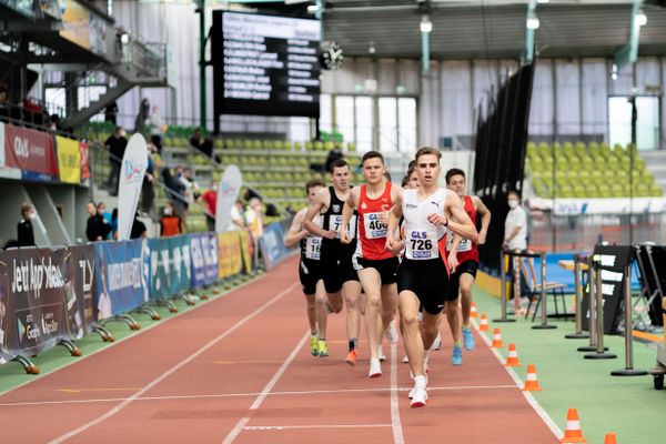 Silas Zahlten (LG Brillux Muenster) im 1500m Vorlauf am 19.02.2022 waehrend der Deutsche Jugend-Hallenmeisterschaften U20 im Glaspalast in Sindelfingen