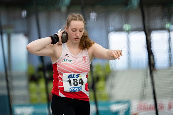 Jaqueline Gippner (SC Potsdam) beim Kugelstossen am 19.02.2022 waehrend der Deutsche Jugend-Hallenmeisterschaften U20 im Glaspalast in Sindelfingen