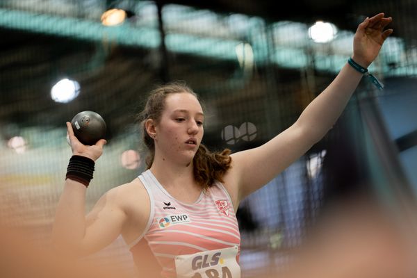 Jaqueline Gippner (SC Potsdam) beim Kugelstossen am 19.02.2022 waehrend der Deutsche Jugend-Hallenmeisterschaften U20 im Glaspalast in Sindelfingen