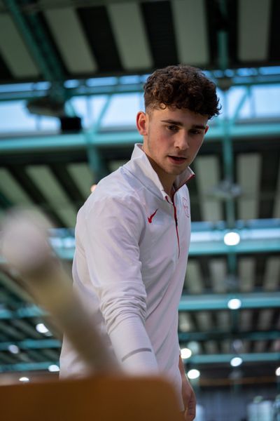 Luke Zenker (TSV Bayer 04 Leverkusen) am 19.02.2022 waehrend der Deutsche Jugend-Hallenmeisterschaften U20 im Glaspalast in Sindelfingen