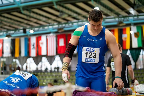 Tilman Engelbrecht (SC Neubrandenburg) am 19.02.2022 waehrend der Deutsche Jugend-Hallenmeisterschaften U20 im Glaspalast in Sindelfingen