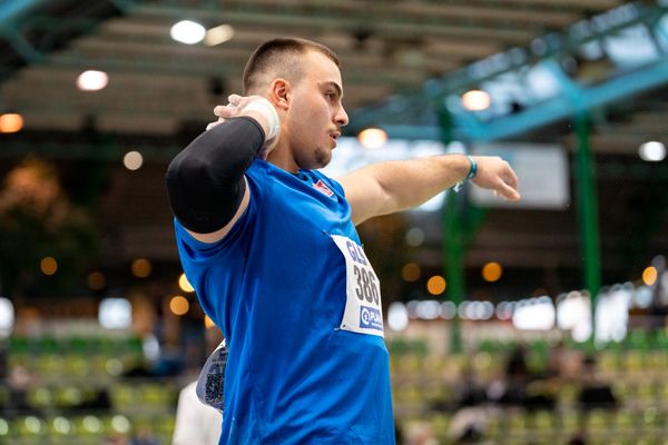 Tizian Lauria (VfL Sindelfingen) am 19.02.2022 waehrend der Deutsche Jugend-Hallenmeisterschaften U20 im Glaspalast in Sindelfingen