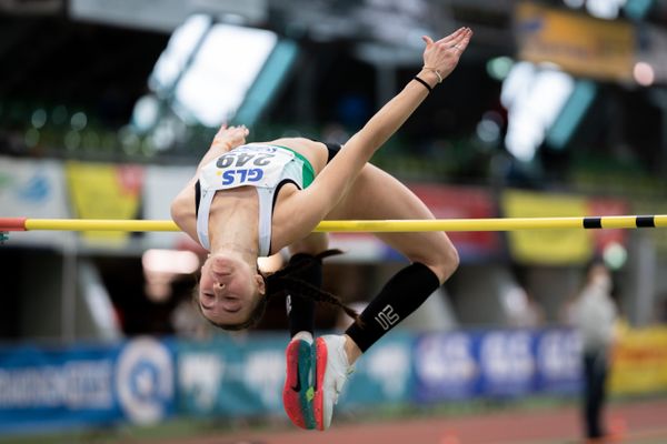 Joana Herrmann (SV Teuto Riesenbeck) im Hochsprung am 20.02.2022 waehrend der Deutschen Jugend-Hallenmeisterschaften U20 im Glaspalast in Sindelfingen