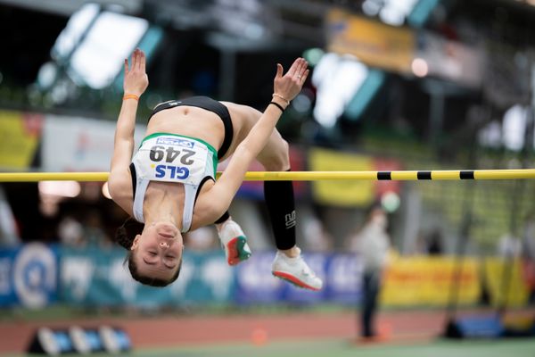 Joana Herrmann (SV Teuto Riesenbeck) im Hochsprung am 20.02.2022 waehrend der Deutschen Jugend-Hallenmeisterschaften U20 im Glaspalast in Sindelfingen