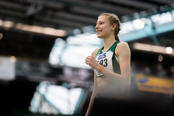 Johanna Goering (SV Salamander Kornwestheim) im Hochsprung am 20.02.2022 waehrend der Deutschen Jugend-Hallenmeisterschaften U20 im Glaspalast in Sindelfingen