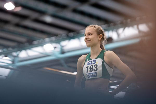 Johanna Goering (SV Salamander Kornwestheim) im Hochsprung am 20.02.2022 waehrend der Deutschen Jugend-Hallenmeisterschaften U20 im Glaspalast in Sindelfingen