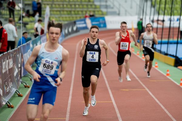 Joel Ahrens (Hannover 96) ueber 200m am 20.02.2022 waehrend der Deutschen Jugend-Hallenmeisterschaften U20 im Glaspalast in Sindelfingen