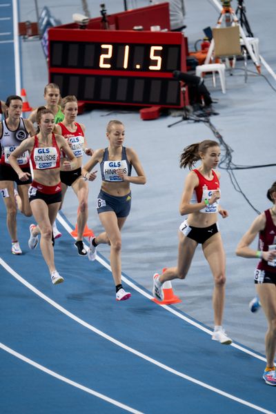 Jana Schluesche (VfL Eintracht Hannover), Carolin Hinrichs (VfL Loeningen), Lara Predki (Lueneburger SV), Kerstin Schulze Kalthoff (LG Brillux Muenster) am 26.02.2022 waehrend der Deutschen Leichtathletik-Hallenmeisterschaften (Tag 1) in der Quarterback Immobilien Arena in Leipzig