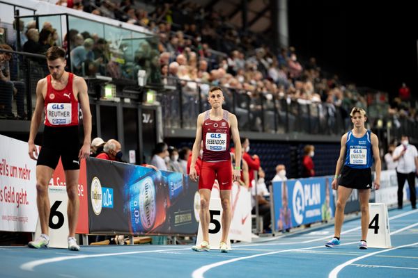 Marc Reuther (Eintracht Frankfurt e.V.), Karl Bebendorf (Dresdner SC 1898), Adrian Engstler (TV Villingen) am 26.02.2022 waehrend der Deutschen Leichtathletik-Hallenmeisterschaften (Tag 1) in der Quarterback Immobilien Arena in Leipzig