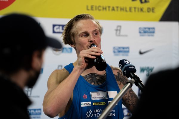 Gregor Traber (LAV Stadtwerke Tuebingen) im Interview am 26.02.2022 waehrend der Deutschen Leichtathletik-Hallenmeisterschaften (Tag 1) in der Quarterback Immobilien Arena in Leipzig