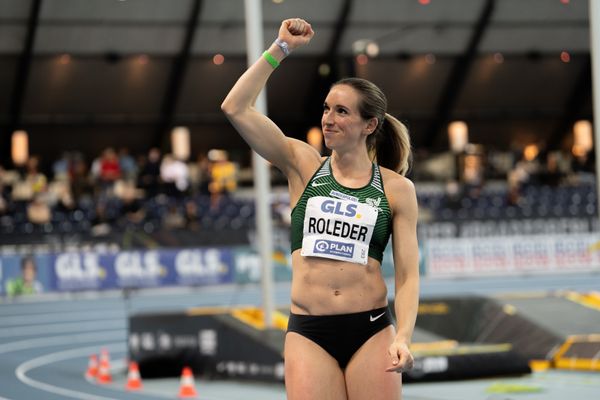 Jubelnde Cindy Roleder (SV Halle) am 26.02.2022 waehrend der Deutschen Leichtathletik-Hallenmeisterschaften (Tag 1) in der Quarterback Immobilien Arena in Leipzig