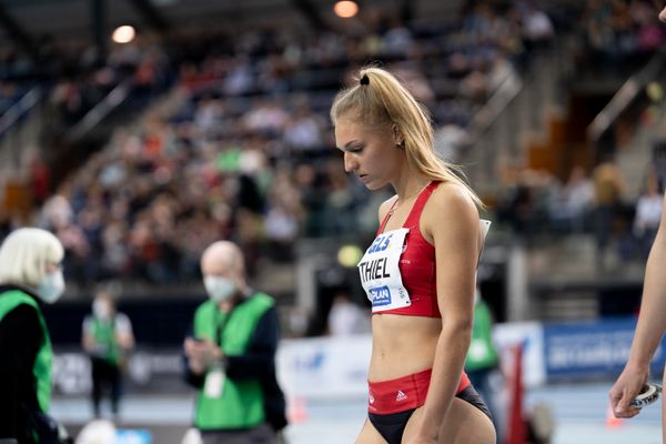 Luna Thiel (VfL Eintracht Hannover) im 400m Finale am 27.02.2022 waehrend der Deutschen Leichtathletik-Hallenmeisterschaften (Tag 2) in der Quarterback Immobilien Arena in Leipzig