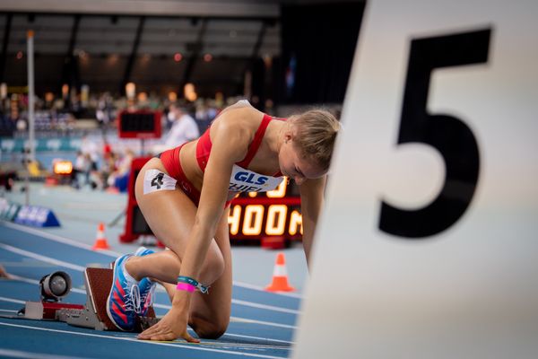 Luna Thiel (VfL Eintracht Hannover) im 400m Finale am 27.02.2022 waehrend der Deutschen Leichtathletik-Hallenmeisterschaften (Tag 2) in der Quarterback Immobilien Arena in Leipzig