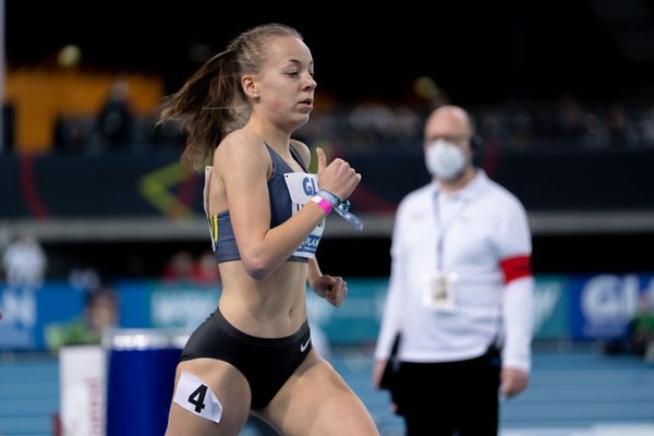 Carolin Hinrichs (VfL Loeningen) am 27.02.2022 waehrend der Deutschen Leichtathletik-Hallenmeisterschaften (Tag 2) in der Quarterback Immobilien Arena in Leipzig