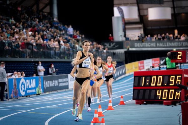 Christina Hering (LG Stadtwerke Muenchen) am 27.02.2022 waehrend der Deutschen Leichtathletik-Hallenmeisterschaften (Tag 2) in der Quarterback Immobilien Arena in Leipzig