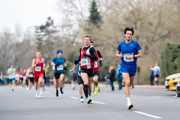 Lothar Wyrwoll (Aachener TG), Alex Paulien (TV Waldstraße Wiesbaden) am 06.03.2022 beim „Rund um das Bayer-Kreuz“ in Leverkusen