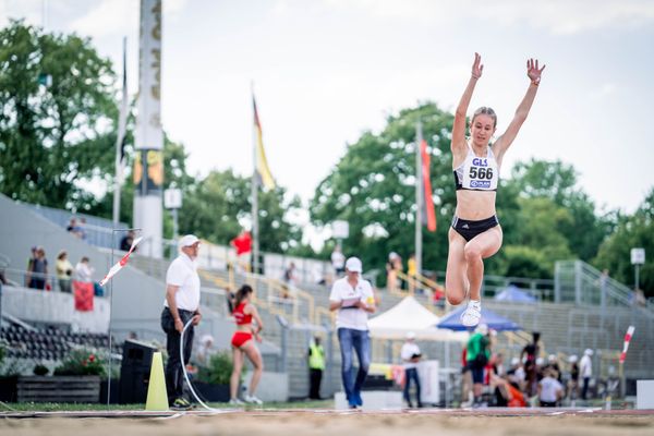 Emily Pischke (Hannover 96) im Dreisprung am 15.07.2022 waehrend den deutschen Leichtathletik-Jugendmeisterschaften 2022 in Ulm