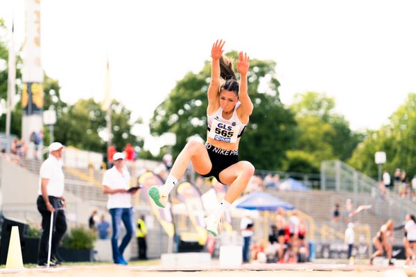 Sophia Ludwig (Hannover 96) im Dreisprung am 15.07.2022 waehrend den deutschen Leichtathletik-Jugendmeisterschaften 2022 in Ulm