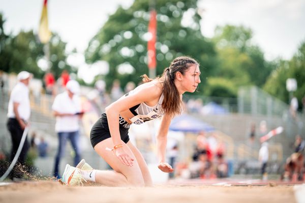 Sophia Ludwig (Hannover 96) im Dreisprung am 15.07.2022 waehrend den deutschen Leichtathletik-Jugendmeisterschaften 2022 in Ulm