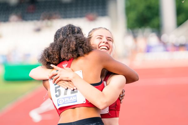 Charlotte Waldkirch (VfL Eintracht Hannover) und Jeanne Alipoé (VfL Eintracht Hannover) am 15.07.2022 waehrend den deutschen Leichtathletik-Jugendmeisterschaften 2022 in Ulm