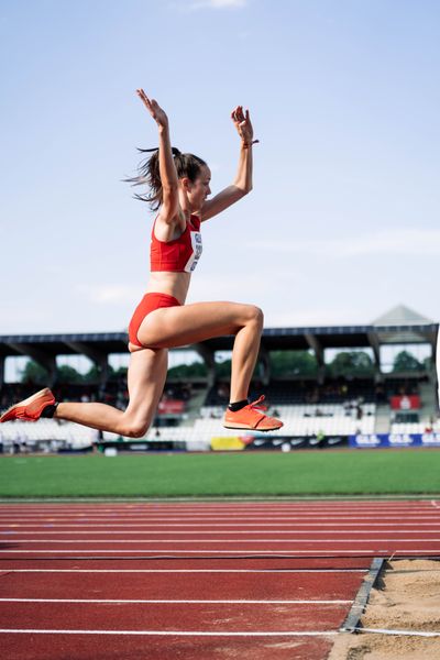 Christina Ammer (TuS 1860 Pfarrkirchen) im Dreisprung am 15.07.2022 waehrend den deutschen Leichtathletik-Jugendmeisterschaften 2022 in Ulm