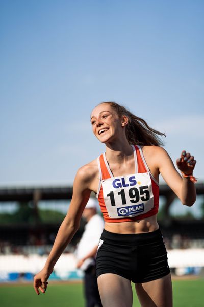 Lenia Kurrle (TSV Gomaringen) im Dreisprung am 15.07.2022 waehrend den deutschen Leichtathletik-Jugendmeisterschaften 2022 in Ulm