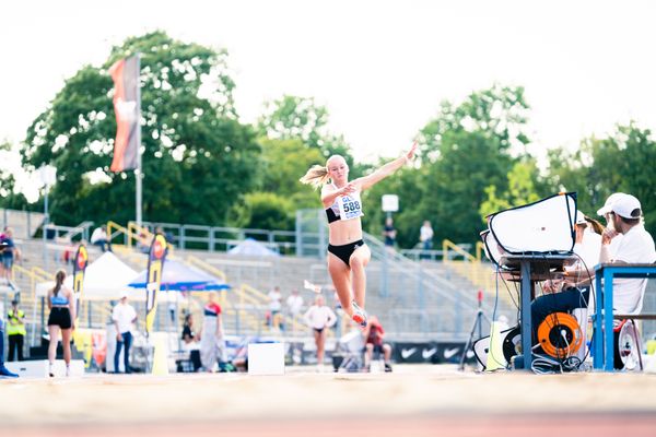 Charlotte Grimm (LC Nordhorn) am 15.07.2022 waehrend den deutschen Leichtathletik-Jugendmeisterschaften 2022 in Ulm