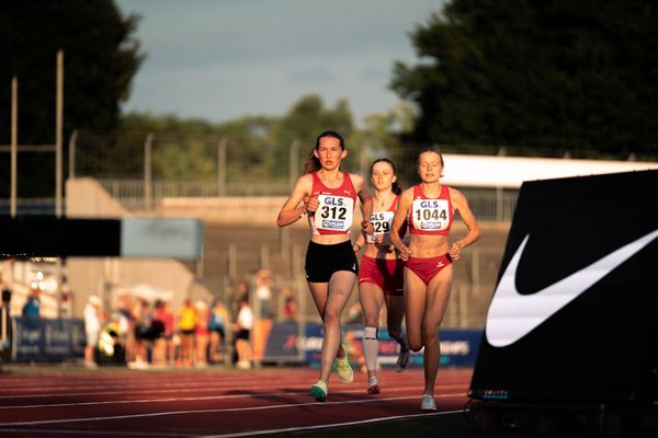 Johanna Weigl (StG Passau-Pfarrkirchen), Emma Herwig (SV 1899 Muehlhausen) am 15.07.2022 waehrend den deutschen Leichtathletik-Jugendmeisterschaften 2022 in Ulm