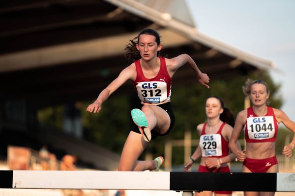 Elina Dressel (LAC Passau) am 15.07.2022 waehrend den deutschen Leichtathletik-Jugendmeisterschaften 2022 in Ulm