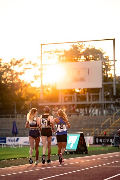 Frederick Weigel (SC Potsdam), Tabea Kiefer (Eintracht Frankfurt e.V.), Marie Krebelder (LAC Quelle Fuerth) am 15.07.2022 waehrend den deutschen Leichtathletik-Jugendmeisterschaften 2022 in Ulm