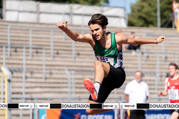 Niclas Jan Kaluza (Eintracht Hildesheim) ueber 400m Huerden im Vorlauf am 16.07.2022 waehrend den deutschen Leichtathletik-Jugendmeisterschaften 2022 in Ulm