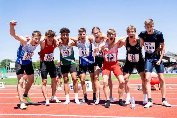 Die U18 400m LaueferElias Ehrmann (LG Dornburg), Melvin Schleicher (SC Potsdam), Alexandro Seiler (SV Preussen Berlin), Alexander Senski (SR Yburg Steinbach), Max Husemann (Eintracht Hildesheim), Lucien Berger (Sportclub Magdeburg), Gero Andres Fischer (MTG Mannheim), Fabian Straberg (Recklinghaeuser LC) am 16.07.2022 waehrend den deutschen Leichtathletik-Jugendmeisterschaften 2022 in Ulm