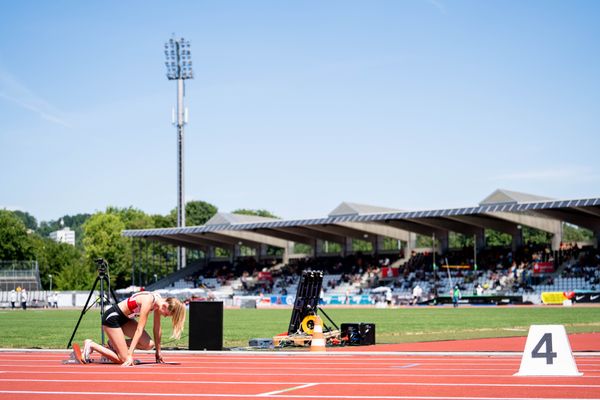 Sina Ehrhardt (LG Rhein-Wied) ueber 400m am 16.07.2022 waehrend den deutschen Leichtathletik-Jugendmeisterschaften 2022 in Ulm