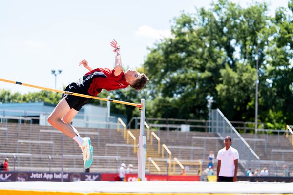 Niklas von Zitzewitz (VfL Eintracht Hannover) im Hochsprung am 16.07.2022 waehrend den deutschen Leichtathletik-Jugendmeisterschaften 2022 in Ulm