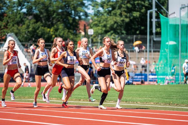 Pauline Lorenz (LAC Passau), Vanda Skupin-Alfa (LG Offenburg), Malena Schomaker (LG Papenburg/Aschendorf), Julia Wilhelm (TSV Ottobeuren), Jana Marie Becker (LG Wettenberg) am 16.07.2022 waehrend den deutschen Leichtathletik-Jugendmeisterschaften 2022 in Ulm