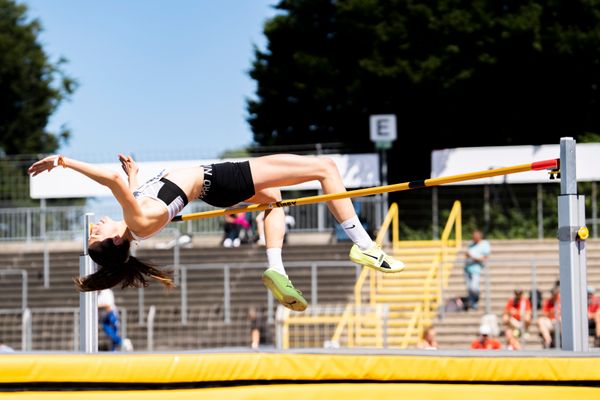 Sophia Ludwig (Hannover 96) im Hochsprung am 16.07.2022 waehrend den deutschen Leichtathletik-Jugendmeisterschaften 2022 in Ulm