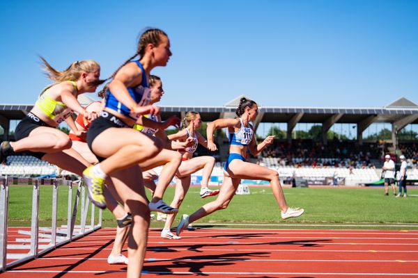 Pia Messing (TV Gladbeck 1912) ueber 100m Huerden am 16.07.2022 waehrend den deutschen Leichtathletik-Jugendmeisterschaften 2022 in Ulm