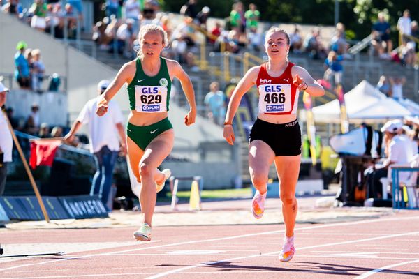 Nele Jaworski (VfL Wolfsburg) und Vivian Groppe (MT Melsungen) am 16.07.2022 waehrend den deutschen Leichtathletik-Jugendmeisterschaften 2022 in Ulm