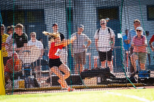 Marie Luise Fischer (SV Grossbardau) beim Hammerwurf am 16.07.2022 waehrend den deutschen Leichtathletik-Jugendmeisterschaften 2022 in Ulm