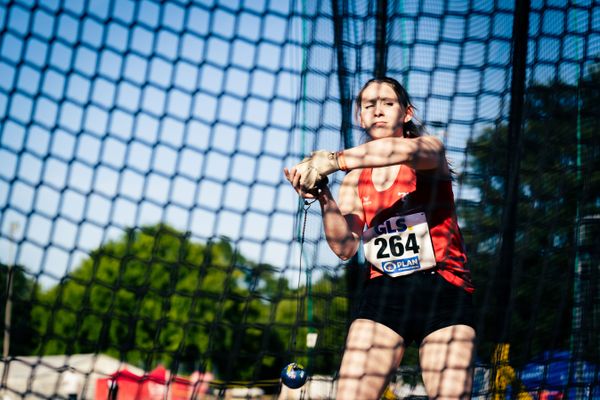 Leonie Liebenwald (UAC Kulmbach) beim Hammerwurf am 16.07.2022 waehrend den deutschen Leichtathletik-Jugendmeisterschaften 2022 in Ulm