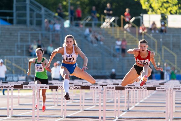 Mayleen Bartz (VfL Stade) und Miriam Steinbach (LG Filstal) am 16.07.2022 waehrend den deutschen Leichtathletik-Jugendmeisterschaften 2022 in Ulm