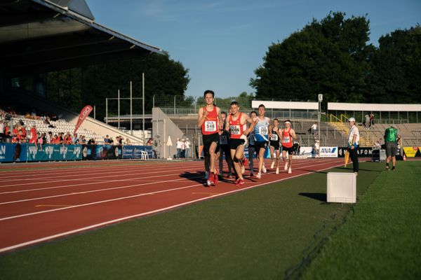 Tim Kalies (Braunschweiger Laufclub), Lennart Lindstrot (LG Olympia Dortmund), Jonas Kulgemeyer (OTB Osnabrueck), Floyd Luca Schnaars (TV Lilienthal), Fabio Heitboehmer (LG Olympia Dortmund) ueber 1500m am 16.07.2022 waehrend den deutschen Leichtathletik-Jugendmeisterschaften 2022 in Ulm