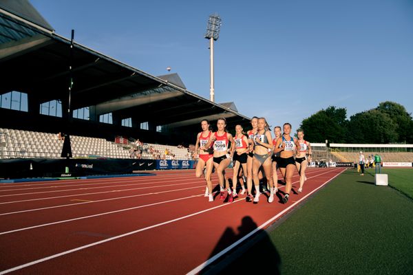 Ida Lefering (LG Olympia Dortmund), Amelie Klug (TSV Bayer 04 Leverkusen), Nele Heymann (TuS Haren), Carolin Hinrichs (VfL Loeningen), Romy Reineke (OSC Berlin) am 16.07.2022 waehrend den deutschen Leichtathletik-Jugendmeisterschaften 2022 in Ulm