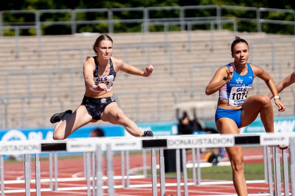 Michelle Aulbert (Hannover 96) ueber 100m Huerden am 17.07.2022 waehrend den deutschen Leichtathletik-Jugendmeisterschaften 2022 in Ulm